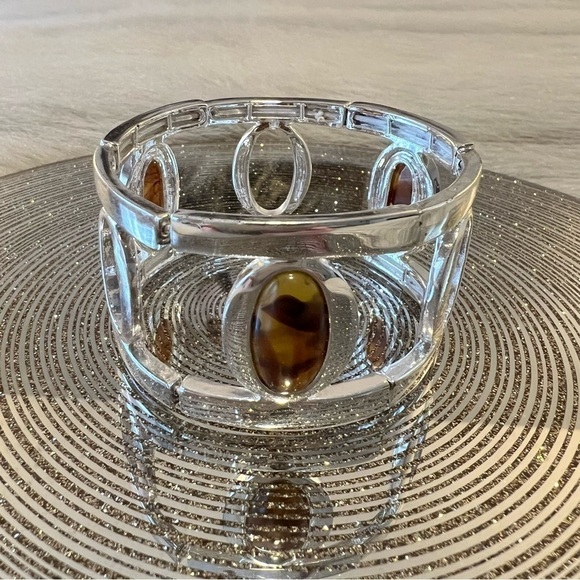 TORTUS SHELL & Silver Tone Stretch Cuff Bracelet Costume Jewlery - Picture 1 of 5